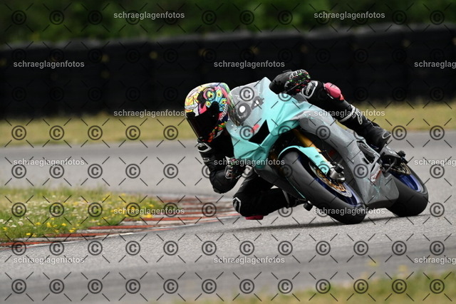 25bt02-1572 | markuskiefer.com - Realisiert mit Pictrs.com