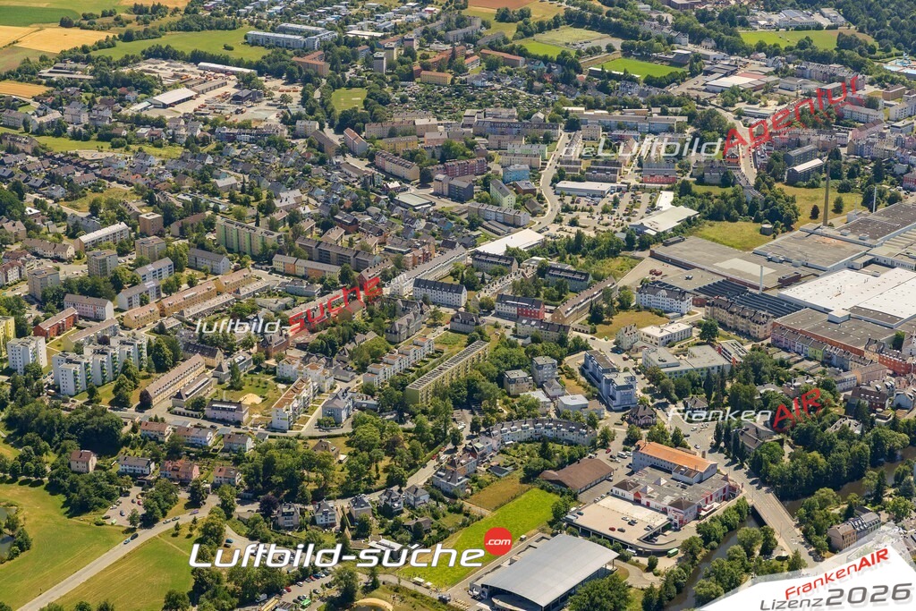 Luftaufnahme der Stadt Hof - Die Luftaufnahme wurde 2025 vom UL-Flugzeug heraus erstellt ( keine Drohne ) - Hochauflösende Luftaufnahme - für professionelle Ausdrucke geeignet. Die Geschenkidee !Mit Lizenz und Bildrechte bestellbar