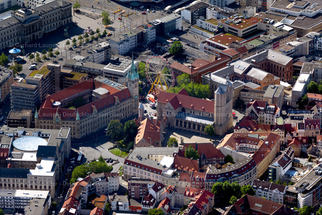 4035188 | BRAUNSCHWEIG 31.07.2020 Kirchengebäude des Domes des Braunschweiger Dom am Domplatz in Braunschweig im Bundesland Niedersachsen, Deutschland. Weiterführende Informationen bei: Ev.-luth. Kirchengemeinde St. Katharinen Braunschweig,  Stadt Braunschweig. // Church building of the cathedral of of Braunschweiger Dom on Domplatz in Brunswick in the state Lower Saxony, Germany. Further information at: Ev.-luth. Kirchengemeinde St. Katharinen Braunschweig,  Stadt Braunschweig. Foto: Gerhard Launer