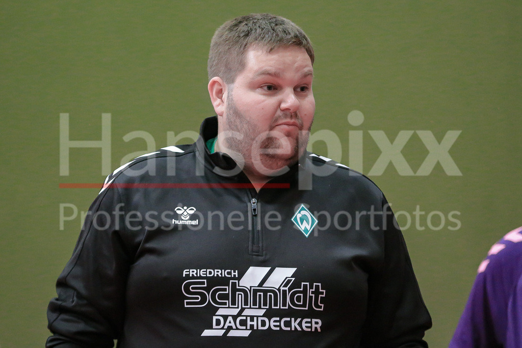 Handball, 2. Bundesliga Frauen, Training SV Werder Bremen | v.li.: Timm Dietrich (Trainer, Cheftrainer, SV Werder Bremen), Portrait, Nahaufnahme, Einzelfoto, Einzelbild