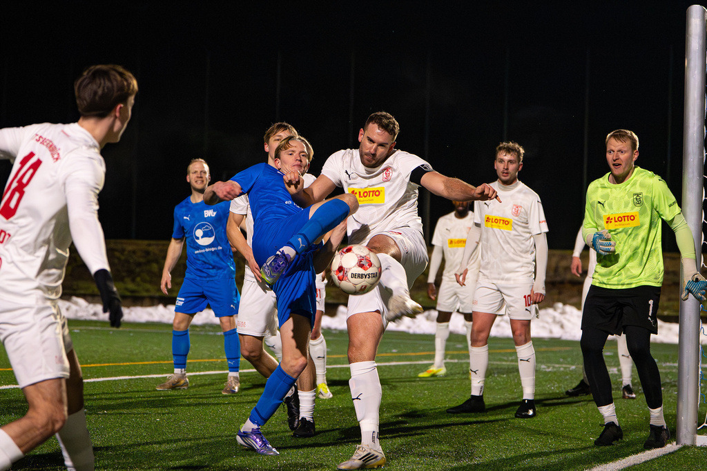 Fußball I Herren I Saison 2025-2026 I Freundschaftsspiel I BW Lohne - TuS Bersenbrück I 2534 | jns.sportfotos - Realisiert mit Pictrs.com