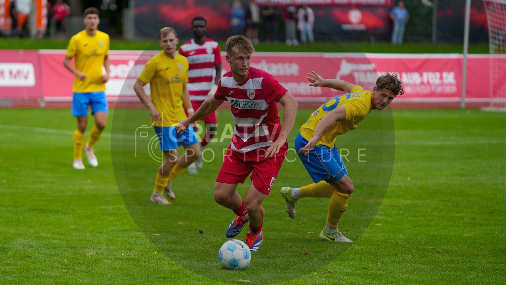 Fußball, Herren, Saison 2025/2026, Regionalliga Nordost, 9. Spieltag, Greifswalder FC vs. FSV 63 Luckenwalde, Sonntag 21.09.2025, Volksstadion Greifswald, | Fußball, Herren, Saison 2025/2026, Regionalliga Nordost, 9. Spieltag, Greifswalder FC vs. FSV 63 Luckenwalde, Sonntag 21.09.2025, Volksstadion Greifswald, Im Bild: Edgar Kaizer (m. Greifswald) - Realisiert mit Pictrs.com
