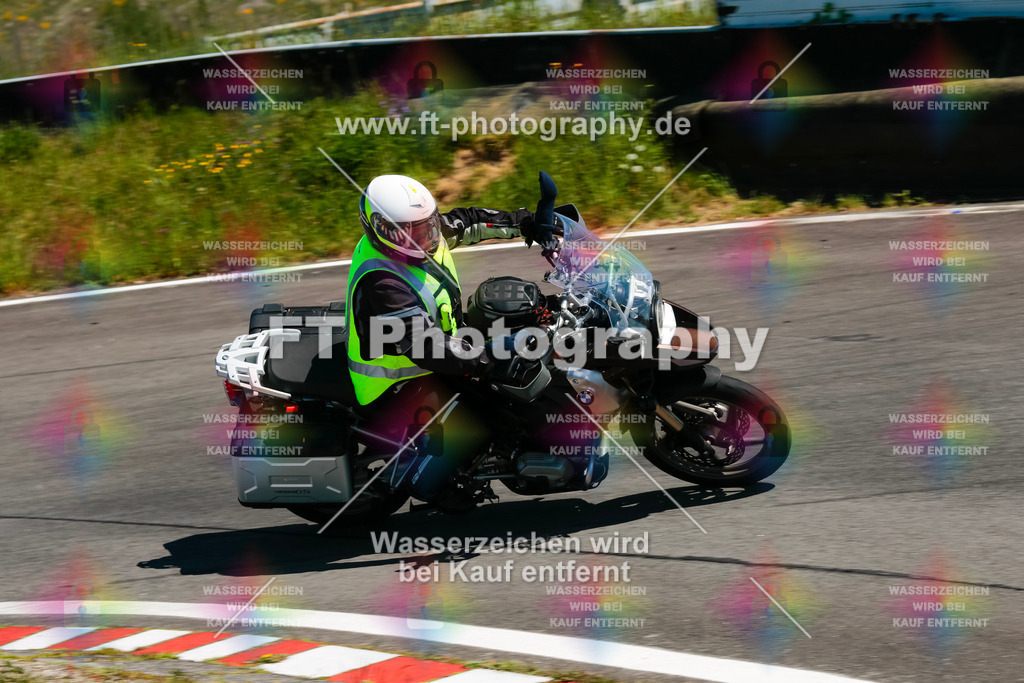 Moto-TeamOBK-22091 | Hier findet Ihr Bilder von Touristenfahrten auf der Nürburgring Nordschleife oder von anderen Veranstaltungen die ich besucht habe. Viel Spass beim Durch Schauen 