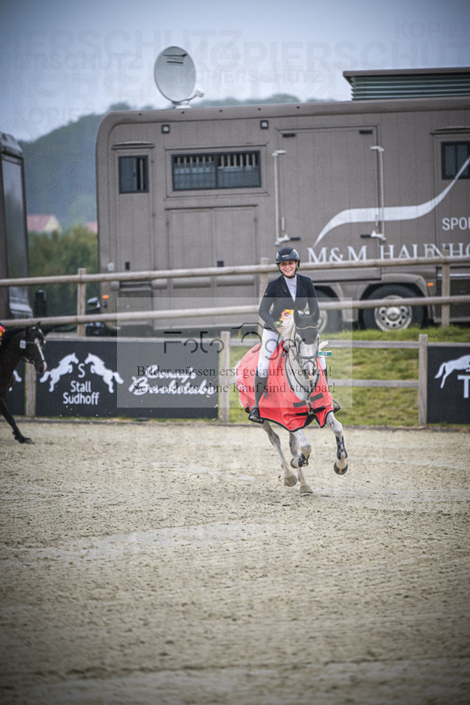 DOS_0077 | Entdecke hochwertige Reitturnierfotos von Foto Oger. Professionell, emotional und authentisch – jetzt Lieblingsmomente im Shop bestellen.Deutschlandweite Turnierfotografie. - Realisiert mit Pictrs.com