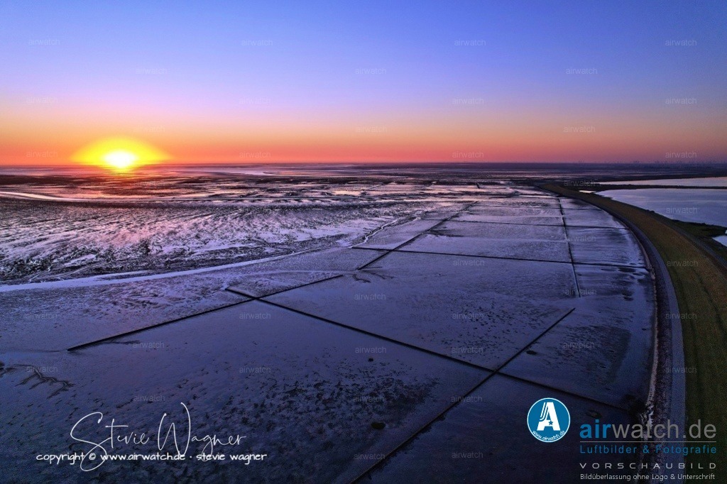 Nordsee, Nordfriesland, Beltringharderkoog, Luettmoorsee, Holmer Siel, Landgewinnung, Küstenschutz | Landgewinnung & Küstenschutz in Nordfriesland - Heute ist Nordstrand eine Halbinsel mit einer Fläche von etwa 45 km², die durch die Landgewinnung und die Küstenschutzmaßnahmen stabilisiert wurde. Die Region wird weiterhin durch die Nordsee und die Wattlandschaft geprägt und bietet eine einzigartige Kombination aus Natur, Geschichte und Kultur.