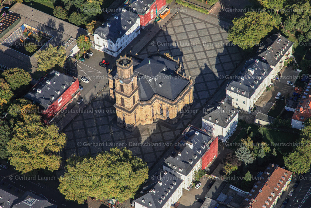 3070450 | Die im Barockstil gebaute.Ludwigskirche im Saarbrücker Stadtteil Alt-Saarbrücken ist eine evangelische Kirche und ein Wahrzeichen der Stadt.Sie gilt neben der Dresdner Frauenkirche und dem Hamburger „Michel“ als einer der bedeutendsten evangelischen barocken Kirchenbauten Deutschlands und ist eine der bekanntesten Querkirchen
