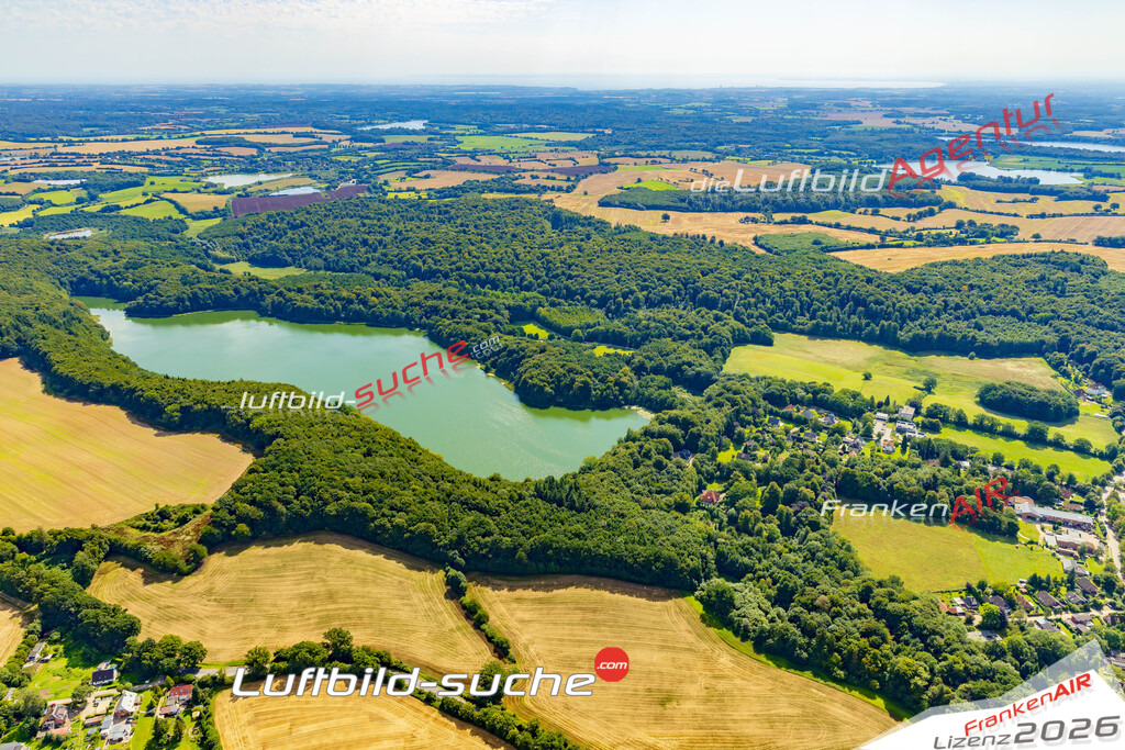 Klassische Luftaufnahme ohne Drohne zeigt:Ukleisee bei Eutin - Die Luftbildaufnahme wurde 2025 vom UL-Flugzeug heraus erstellt ( keine Drohnenaufnahme ) - Hochauflösende Luftaufnahme -Nicht vergleichbar mit Google Maps oder Satelittenbilder- Die Geschenkidee !Mit Lizenz und Bildrechte bestellbar