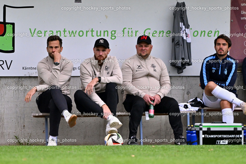 SV Arnoldstein vs. ATUS Velden | #3 Caspar Prill ATUS Velden,  ATUS Velden, Spielerbank ATUS Velden, Headcoach ATUS Velden Günther Kuster, Asisstentcoach ATUS Velden Alexander Kofler, Teambetreuer ATUS Velden Markus Gamnig, SV Arnoldstein vs. ATUS Velden, SV Arnoldstein vs. ATUS Velden am 16.09.2025 in Arnoldstein (Waldparkstadion Arnoldstein), Austria, (Photo by Bernd Stefan)