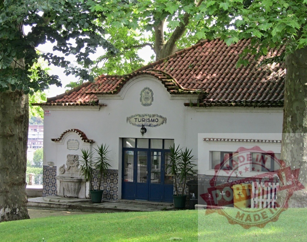 Traditional Turismo building with azulejos in Portugal. Region Norte - Portugal | Turismo building with Portuguese tiles and a stone fountain on a green lawn - Realized with Pictrs.com