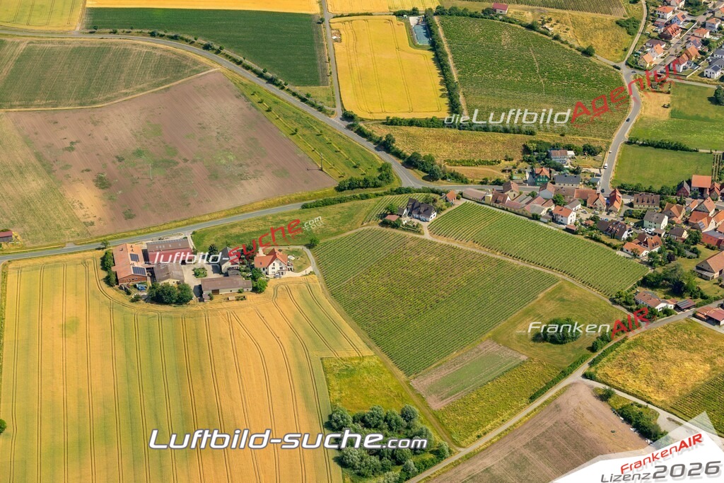 Das Luftbild zeigt :  Wiesenbronn - Die Luftaufnahme wurde 2023 vom UL-Flugzeug aus erstellt ( keine Drohne ) - Hochauflösende Luftaufnahme - Für grossformatige Ausdrucke geeignet. Die Geschenkidee !Mit Lizenz und Bildrechte bestellbar