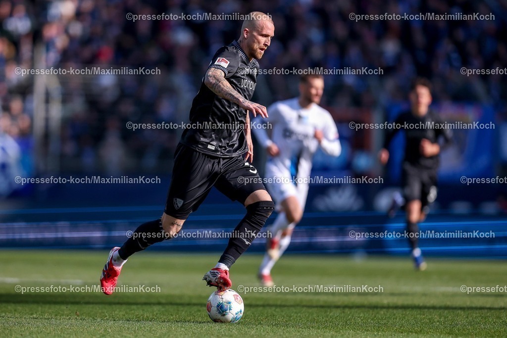BOC14022601009 | 15.02.2026, Fußball, VfL Bochum - SC Paderborn 07, 2. Fußball Bundesliga, 22. Spieltag, Vonovia Ruhrstadion, Saison 2025 2026: Philipp Hofmann&nbsp;(VfL Bochum #33)  DFB regulations prohibit any use of photographs as image sequences and or quasi-video.