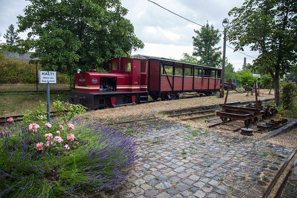 Museumsfeldbahn Lindenau | Entdecke über 20 Kategorien Leipzig-Motive: Foto-Downloads, hochwertige Poster, Leinwand- & Fine-Art-Prints. Jetzt Lieblingsfoto im Bildlexikon Leipzig Shop bestellen!