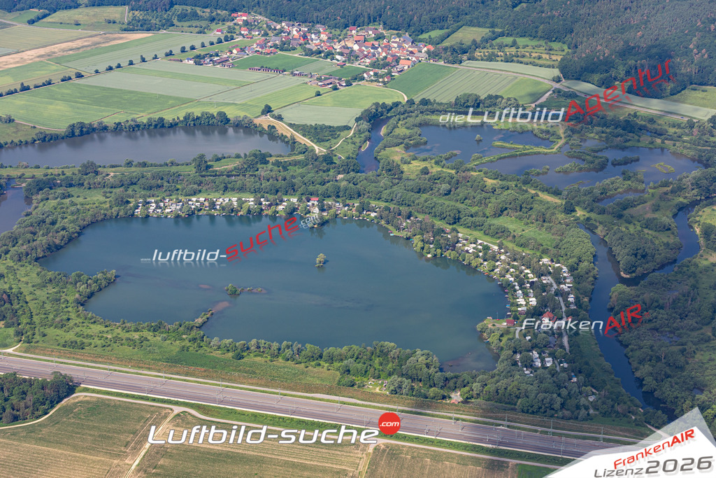 Die Luftbildaufnahme Mainaue - Unterleiterbach wurde 2019 mittels Flugzeug (keine Drohne) erstellt. Perfekte Schärfe und Druck- Ergebnisse- Garantiert!