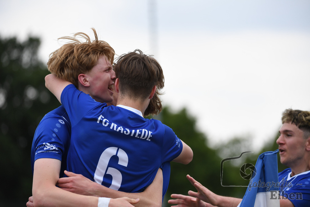 FC Rastede-JSG Esens/Dornum | B-Jugend Bezirksliga; FC Rastede (blau)-JSG Esens/Dornum (weiß) am 24.05.2025 in Rastede (Sportanlage Kötterswegs), Photo: Philip Eiben 2025 - Realisiert mit Pictrs.com