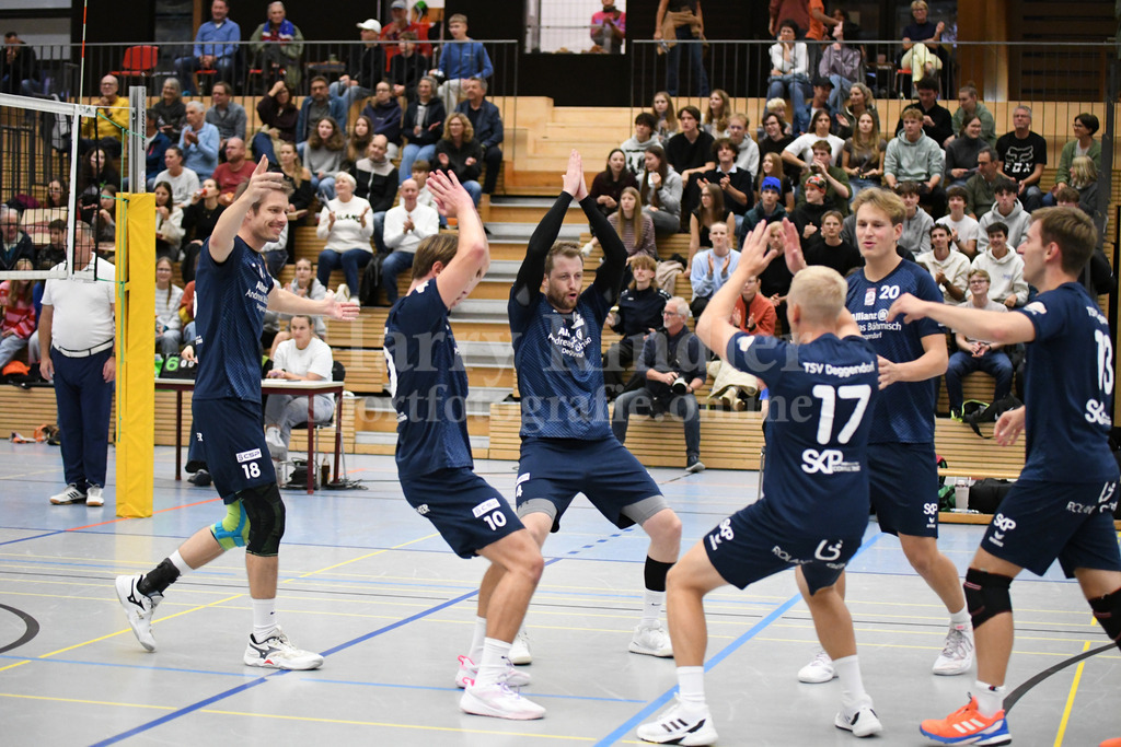 TSV 1861 Deggendorf : MTV München II | Jubel beim TSV 1861 Deggendorf - Realisiert mit Pictrs.com