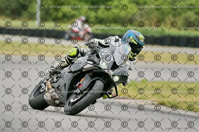 25bt05-0215 | markuskiefer.com - Realisiert mit Pictrs.com