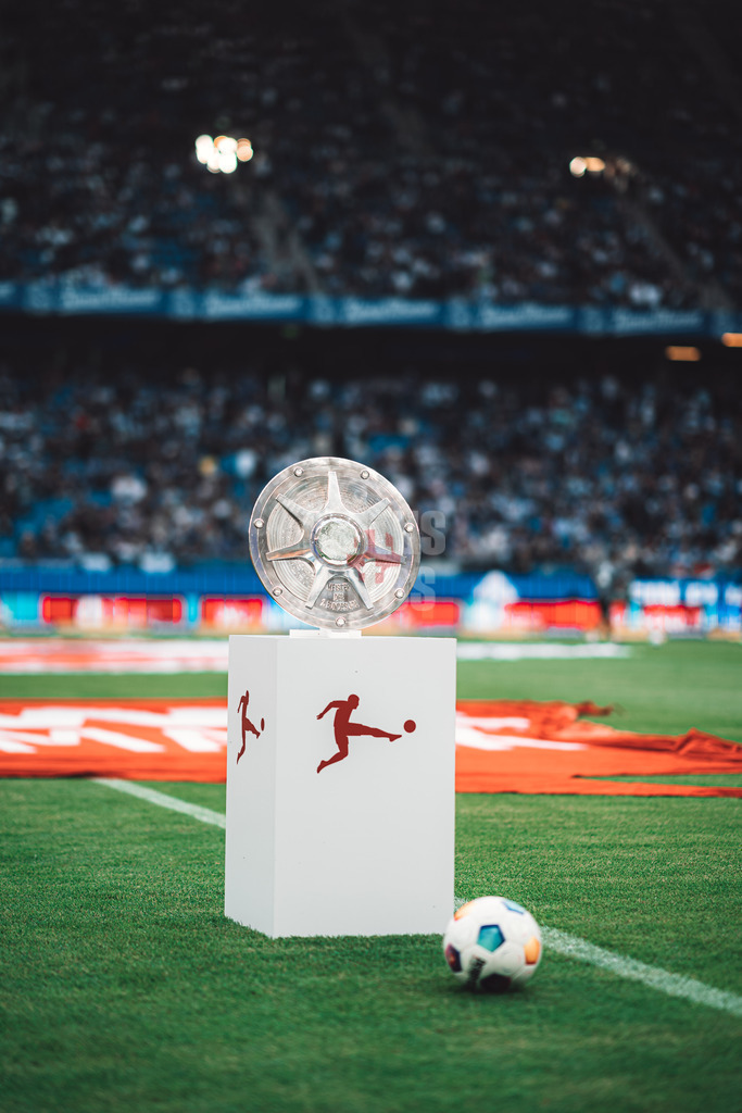 Fußball | Männer | Saison 2023/2024 | 2. Fußball-Bundesliga | 1. Spieltag | Hamburger SV vs. FC Schalke 04 | 28.07.2023 | Die Meisterschale 2. Bundesliga