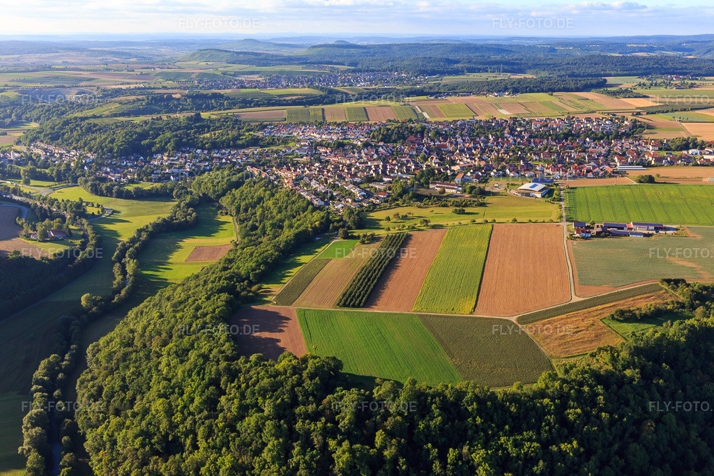 Luftbild: Dorfansicht aus Süden in Kirchberg an der Murr im Bundesland Baden-Württemberg in Deutschland. Foto: IMG_093569.jpg vom 22.08.2016 durch Werner Riehm/FLY-FOTO.de