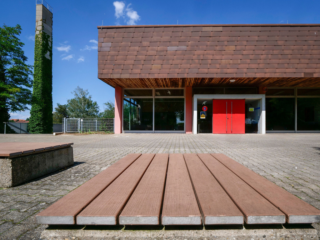 Sporthalle | Korntal Münchingen - die Sporthalle von aussen - Realisiert mit Pictrs.com