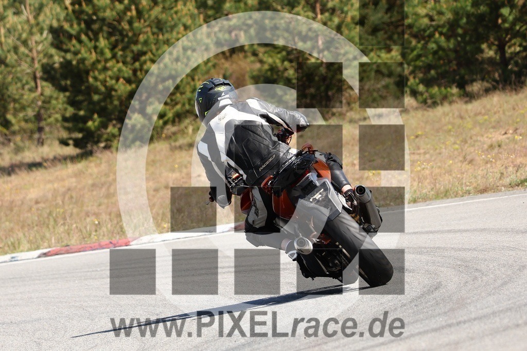 0068-20240509_02366 | Schöne Erinnerungen an spannende Momente - das festzuhalten ist unser Job. PIXELrace.de ist seit 2003 auf den Rennstrecken Europas unterwegs um die Action draußen beim Fahren und die wunderbare Stimmung imm Fahrerlager für euch einzufangen.