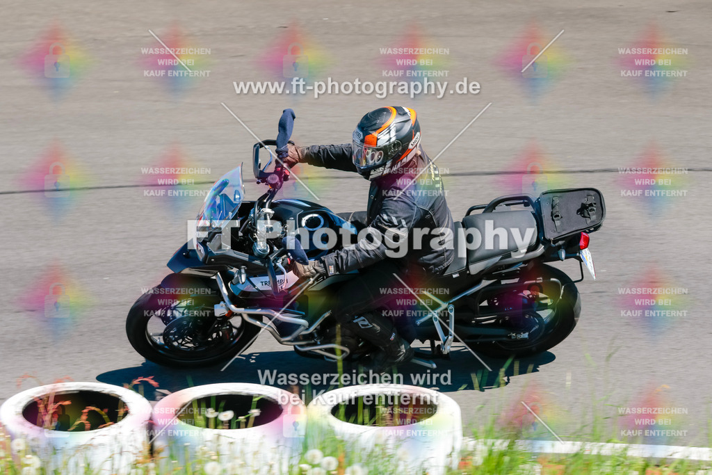 Moto-TeamOBK-22428 | Hier findet Ihr Bilder von Touristenfahrten auf der Nürburgring Nordschleife oder von anderen Veranstaltungen die ich besucht habe. Viel Spass beim Durch Schauen 