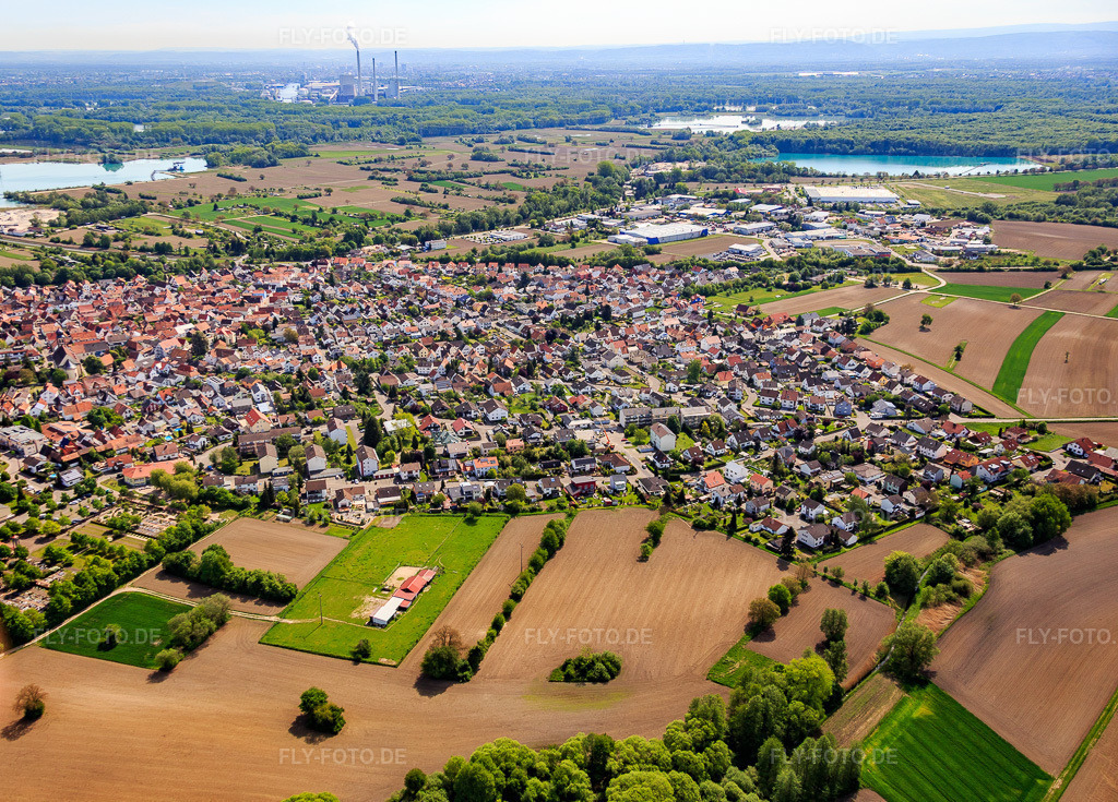 Luftbild: Stadtübersicht aus Westen in Hagenbach im Bundesland Rheinland-Pfalz in Deutschland. Foto: IMG_078531.jpg vom 08.05.2015 durch Werner Riehm/FLY-FOTO.de