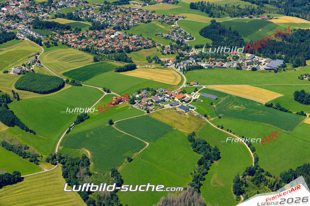 Aktuelles Luftbild von Gastorf Ruderting - Die Luftaufnahme wurde 2022 mittels UL-Flugzeug erstellt ( keine Drohne ) - hochauflösende Kamera-Systeme von  Canon -Beste Qualität - Für grossformatige Ausdrucke geeignet. Die Geschenkidee !