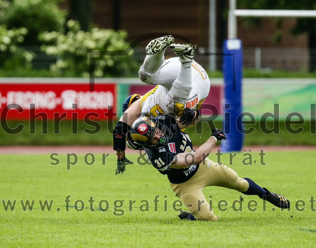 2022-05-29_164_Erding_Bulls_gegen_Nuernberg_Rams | Erding, Deutschland, 29.05.2022:
Fußball, Regionalliga 2022, 5. Spieltag, Erding Bulls gegen Nürnberg Rams, Endergebnis: 10:16

Tobias Orend (Erding Bulls, #96)

Foto: Christian Riedel / fotografie-riedel.net