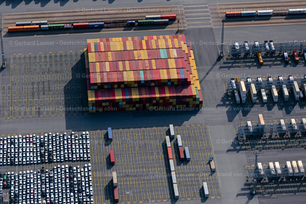 4030495 | BREMERHAVEN 01.06.2020 Containerterminal im Containerhafen des Überseehafen Am Nordhafen in Bremerhaven im Bundesland Bremen. // Container Terminal in the port of the international port Am Nordhafen in Bremerhaven in the state Bremen. Foto: Gerhard Launer
