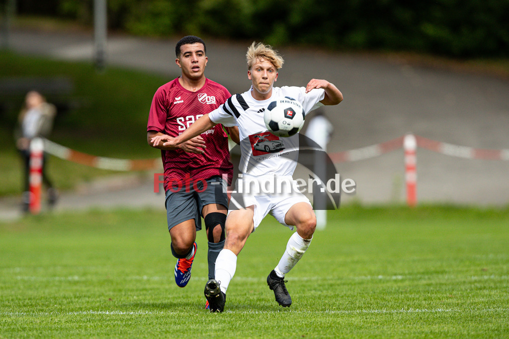 SV Polling II gegen SG Söcking/Starnberg | Fußball A-Klasse Herren Oberbayern Zugspitze Gruppe 5 7. Spieltag, SV Polling II gegen SG Söcking/Starnberg, 20240915,Lukas Fendt (SV Polling II 15) am Ball,2024-09-15 in Polling (Sportplatz Polling), Mohamend Japani (SG Söcking/Starnberg 14), Lukas Fendt (SV Polling II 15)Copyright: WolfgangxLindner www.foto-lindner.de / shop.foto-lindner.de