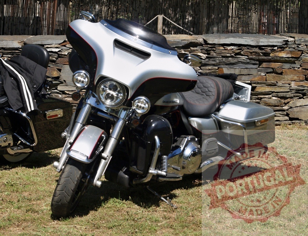 Harley-Davidson Motorcycle Parked on Grass near Stone Wall | Gleaming Harley-Davidson motorcycle parked on grass near a stone wall, showcasing its chrome details and powerful presence - Realisiert mit Pictrs.com