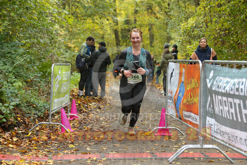 251026_1337_EX1_3760 | Sportfotografie im Rhein-Sieg Kreis, Köln, Bonn, NRW, Rheinland Pfalz, Hessen, etc. Unser Tätigkeitsfeld umfasst den Laufsport vom Volkslauf über den Marathon, Duathlon, Triathon bis zum Ultralauf wie Kölnpfad Ultra oder Schindertrail.