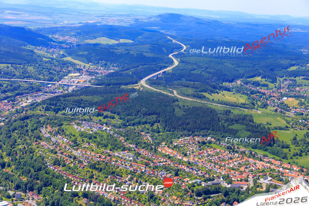 Die Luftaufnahme der Stadt Suhl wurde vom UL-Flugzeug heraus erstellt ( keine Drohne )- hohe Auflösung für beste Qualität