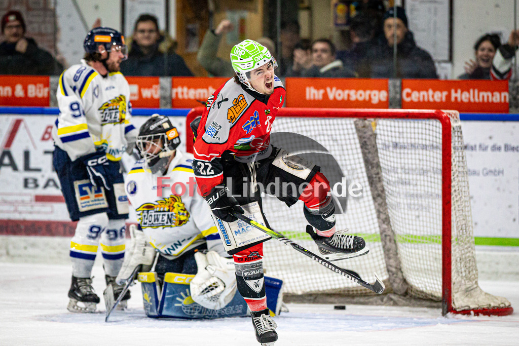 TSV Peißenberg MINERS gegen EHC Waldkraiburg DIE LÖWEN | Eishockey Bayernliga Herren Vorrunde 2024/25, TSV Peißenberg MINERS gegen EHC Waldkraiburg DIE LÖWEN, 20250124,Sinan ONDÖRTOGLU (MINERS 22) Torjubel,2025-01-24 in Peißenberg (Eisstadion Peißenberg)Sinan ONDÖRTOGLU (MINERS 22)Copyright: WolfgangxLindner foto-lindner.de