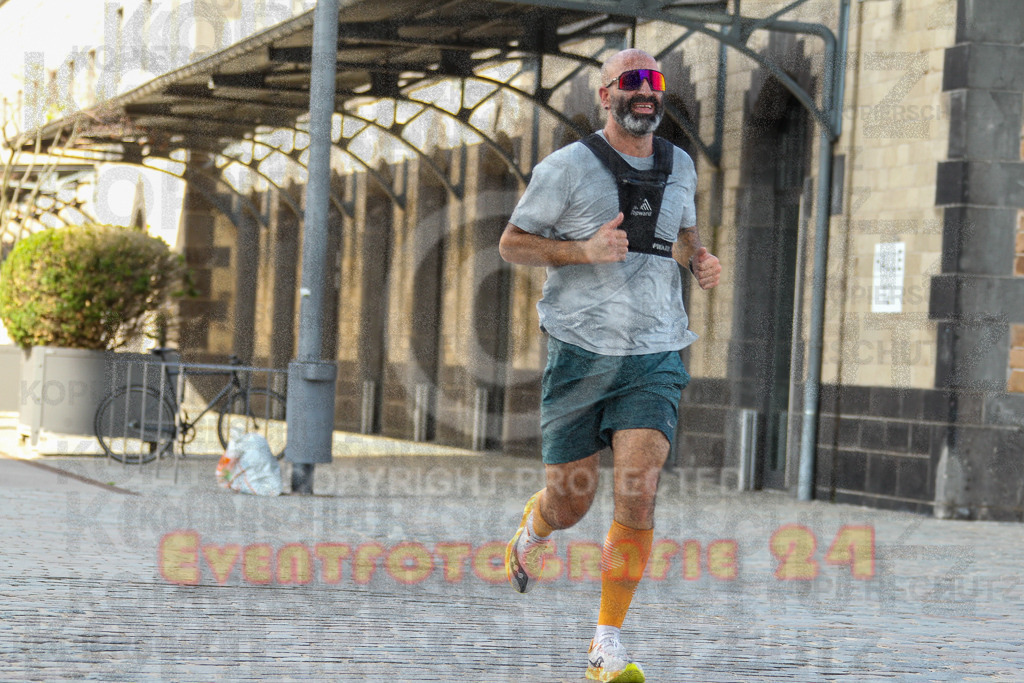 250920_1451_EV4_7294 | Sportfotografie im Rhein-Sieg Kreis, Köln, Bonn, NRW, Rheinland Pfalz, Hessen, etc. Unser Tätigkeitsfeld umfasst den Laufsport vom Volkslauf über den Marathon, Duathlon, Triathon bis zum Ultralauf wie Kölnpfad Ultra oder Schindertrail.