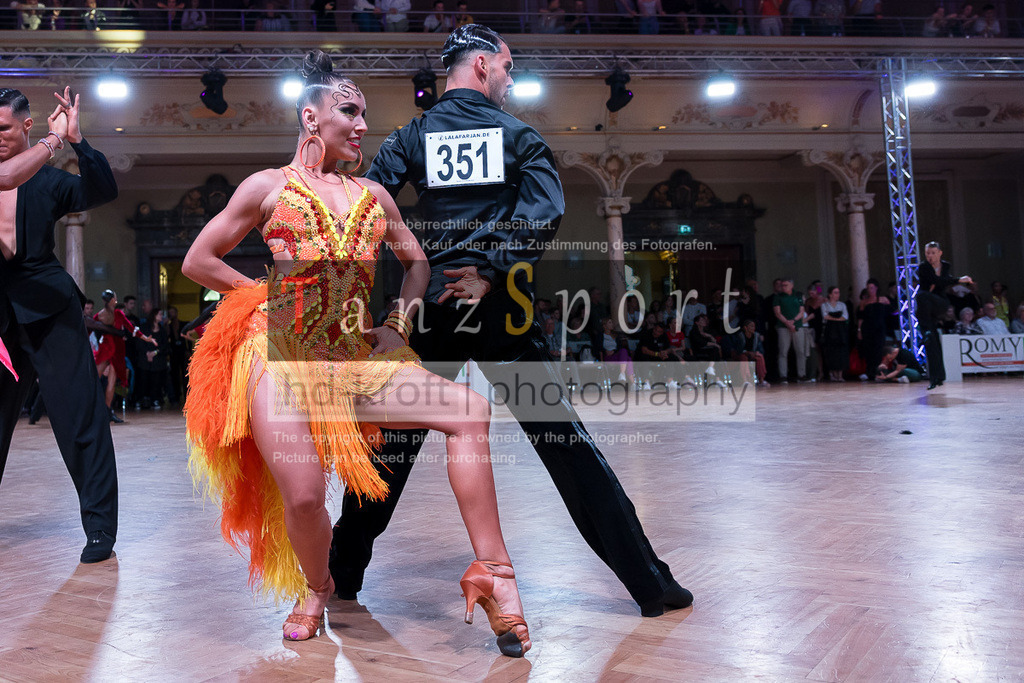 20240706_WDSF_WO_Latin_10385 | Tanzsportbilder, Standardtanz, Lateintanz, WDSF, DTV, LTVB, dancecomp, goc, hessen tanzt, blaues band der spree, walzer, tango, wiener walzer, slowfox, quickstepp, samba, rumba, cha-cha-cha, paso doble. jive, hd-kroft photography, turniertanzsport