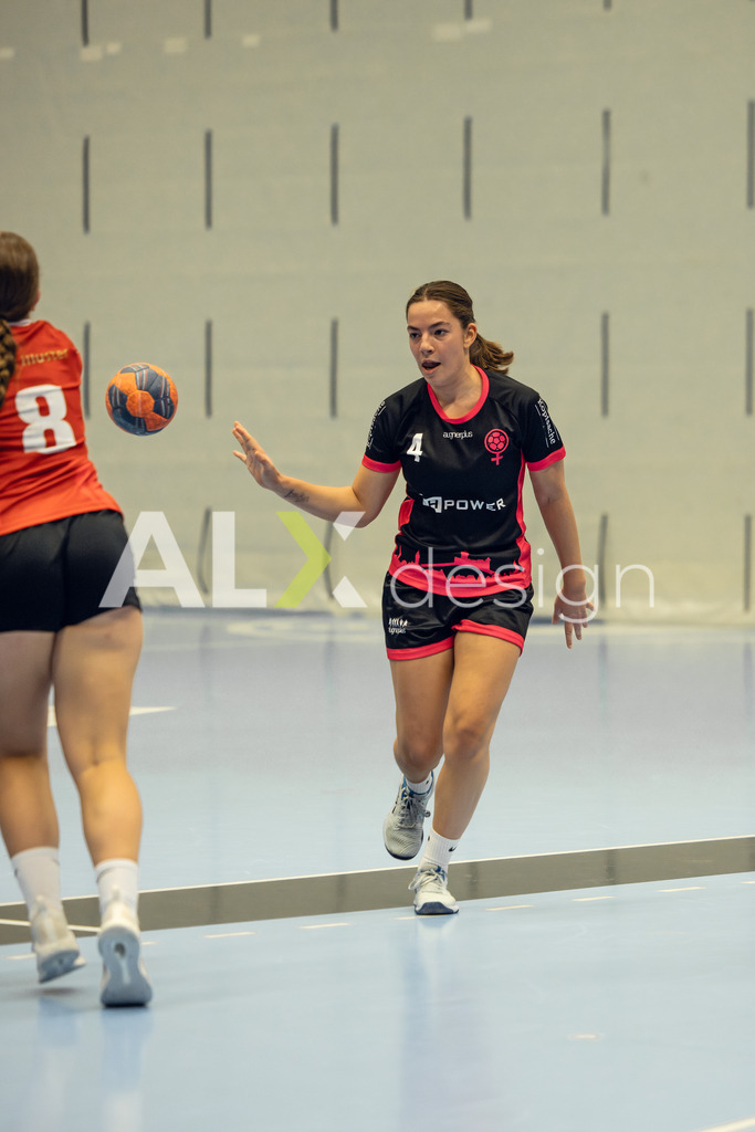 Handball I Frauen I Saison 2025-2026 I Frauen 2. Liga I 8. Spieltag I SG Schaffhausen - SG Red Dragons Uster I 23.11.2025 | Hochwertige Sportfotos kaufen & lizenzieren für Medien, Vereine, Agenturen & Sportler:innen. Entdecke professionelle Sportfotografie im Bildshop von Alexander Franzen. - Realisiert mit Pictrs.com