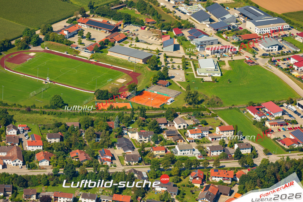 Luftaufnahme der Stadt Tacherting - Die Luftaufnahme wurde 2025 vom UL-Flugzeug heraus erstellt ( keine Drohne ) - Hochauflösende Luftaufnahme - für professionelle Ausdrucke geeignet. Die Geschenkidee !Mit Lizenz und Bildrechte bestellbar