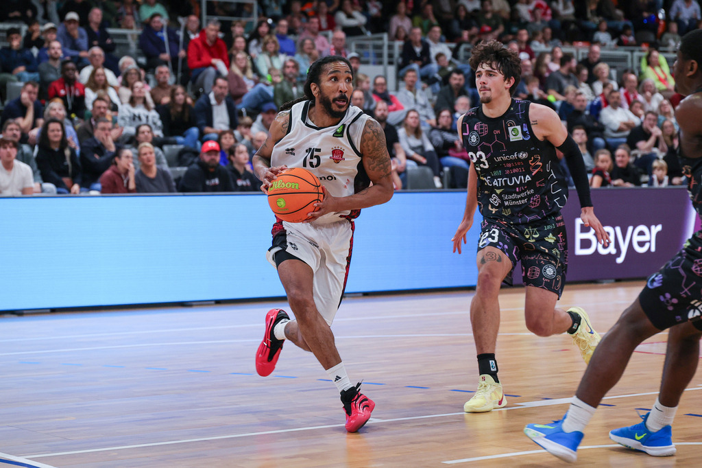 Pro A BAYER GIANTS vs Uni Baskets Münster-96 | Fotos von Basketballspielen aus dem Raum NRW fotografiert von Gero Mueller-Laschet und Daniel Schaefer - Realisiert mit Pictrs.com