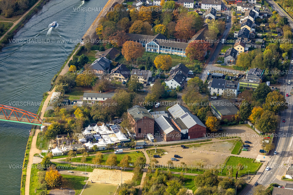 Herne241016004 | Luftbild, Künstlerzeche Unser Fritz 2/3, Steinmeister's Biergarten - Oskar am Kanal, Gastronomie und Sonnenschirme, an der Papageienbrücke, Unser Fritz, Herne, Ruhrgebiet, Nordrhein-Westfalen, Deutschland