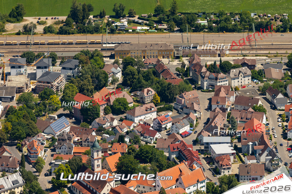Aktuelles Luftbild von  Aulendorf - Die Luftaufnahme wurde 2022 mittels UL-Flugzeug erstellt ( keine Drohne ) - hochauflösende Kamera-Systeme von  Canon -Beste Qualität - Für grossformatige Ausdrucke geeignet. Die Geschenkidee !