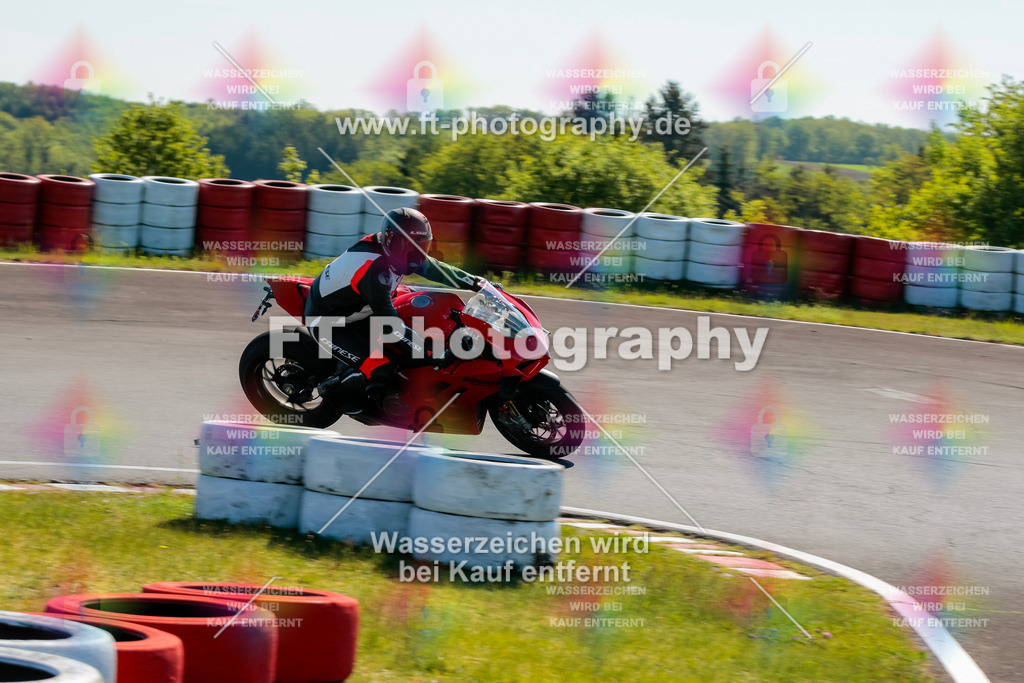 Moto-TeamOBK-21533 | Hier findet Ihr Bilder von Touristenfahrten auf der Nürburgring Nordschleife oder von anderen Veranstaltungen die ich besucht habe. Viel Spass beim Durch Schauen 