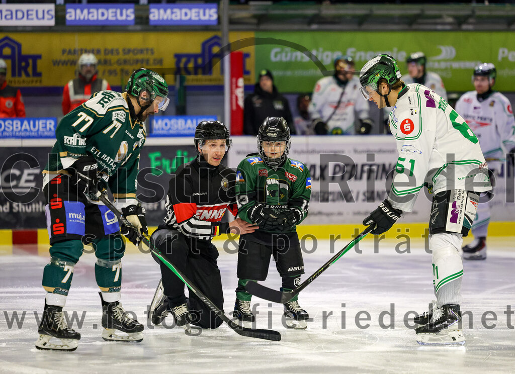 2026-01-02_011_TSV_Erding_gegen_Hoechstadt_Alligators | Erding, Deutschland, 02.01.2026:Eishockey, Oberliga Süd 2025 / 2026, 33. Spieltag, TSV Erding gegen Höchstadt Alligators, Endergebnis: 2:1Philipp Michl (Erding Gladiators, #77), Samuel Eriksson (Höchstadt Alligators, #61)Foto: Christian Riedel / fotografie-riedel.net