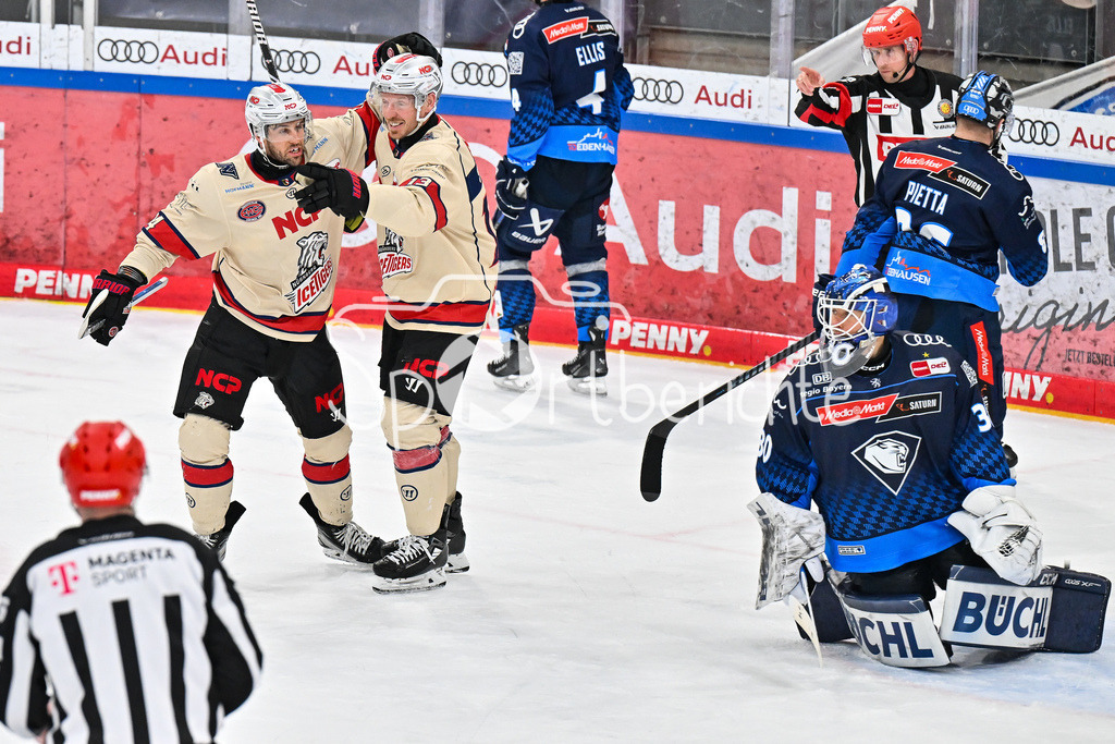 ERC Ingolstadt - Nuernberg Ice Tigers | Jubel der Gaeste nach dem Treffer zum 3-4 durch Owen HEADRICK (Nuernberg Ice Tigers 47) / Tor / Torschuetze / Freude / Happy / DEL: ERC Ingolstadt - Nuernberg Ice Tigers, Saturn Arena am 21.03.2025