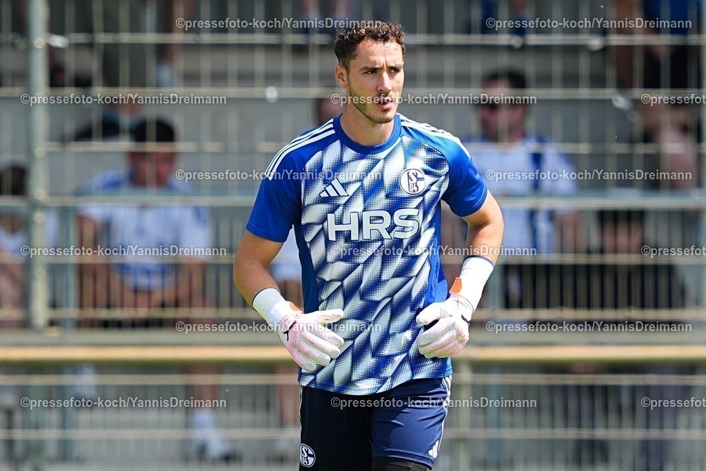 xYDR20072501043 | 20.07.2025, xydrx, Fußball, Rot Weiss Ahlen - FC Schalke 04, Testspiel, Wersestadion: Justin Heekeren (FC Schalke 04 #28)