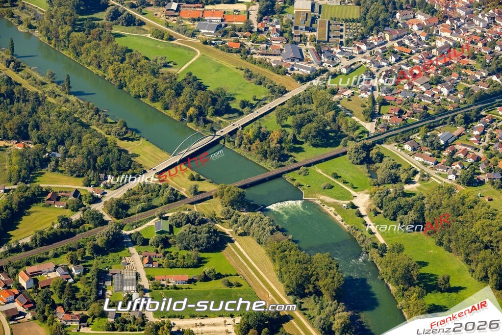 Das Luftbild zeigt : Isar Plattling - Die Luftaufnahme wurde 2023 vom UL-Flugzeug aus erstellt ( keine Drohne ) - Hochauflösende Luftaufnahme - Für grossformatige Ausdrucke geeignet. Die Geschenkidee !Mit Lizenz und Bildrechte bestellbar