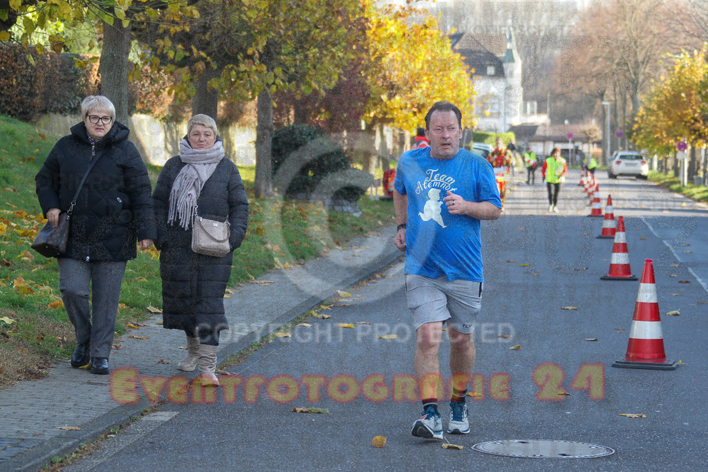 241201_1257_EV4_3378 | Sportfotografie im Rhein-Sieg Kreis, Köln, Bonn, NRW, Rheinland Pfalz, Hessen, etc. Unser Tätigkeitsfeld umfasst den Laufsport vom Volkslauf über den Marathon, Duathlon, Triathon bis zum Ultralauf wie Kölnpfad Ultra oder Schindertrail.