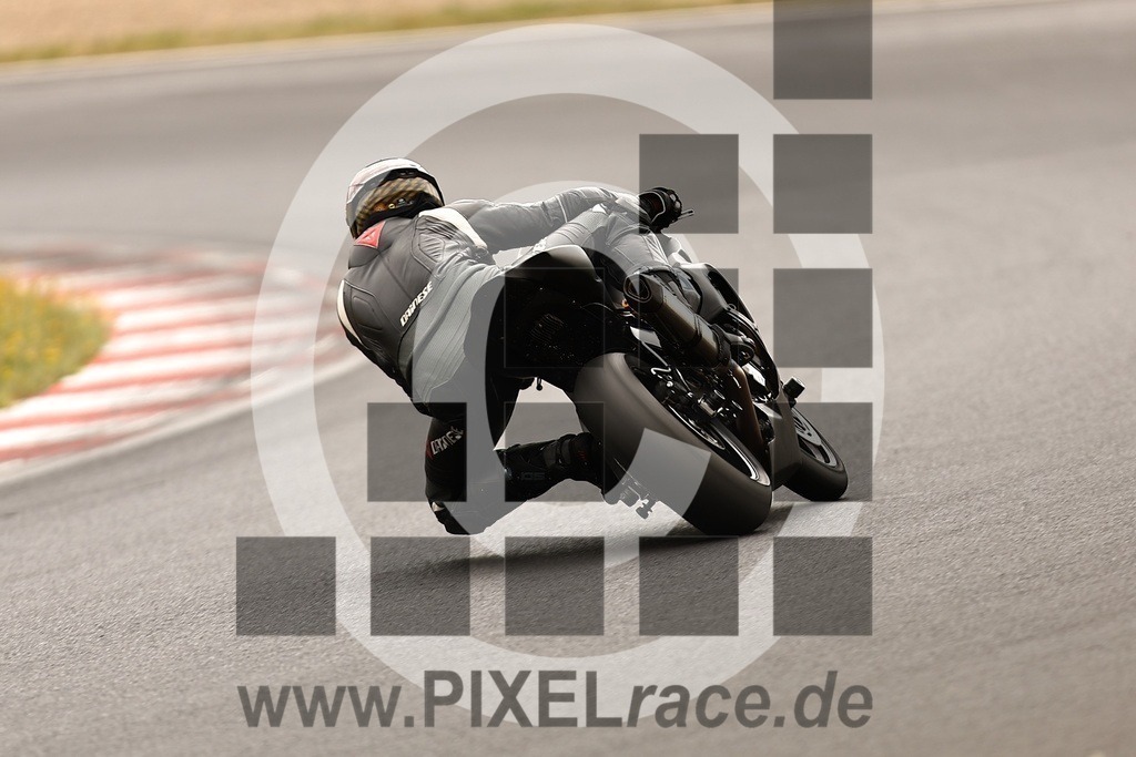 0040-20250822_01650 | Schöne Erinnerungen an spannende Momente - das festzuhalten ist unser Job. PIXELrace.de ist seit 2003 auf den Rennstrecken Europas unterwegs um die Action draußen beim Fahren und die wunderbare Stimmung imm Fahrerlager für euch einzufangen.