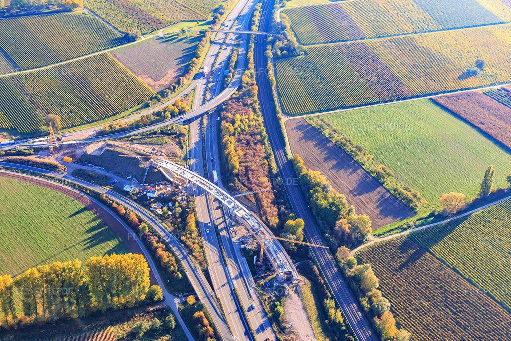 Luftbild: Baustelle für Autobahnausfahrt A65 Bornheim, Landau-Dammheim(B272) im Ortsteil Dammheim in Landau im Bundesland Rheinland-Pfalz in Deutschland. Foto: IMG_104072.jpg vom 14.10.2017 durch Werner Riehm/FLY-FOTO.de