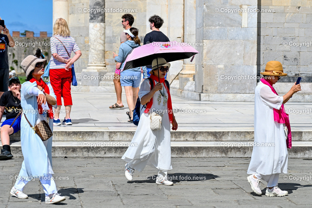 Italien_ Toscana_ Pisa_ 28.05.2024-27 | 28.05.2024, Italien, ITA, Toskana, Pisa im Bild Stadtansichten, Gebäude, Architektur, Touristen, Historisch, Souvenier, Turm, Dom, Piazza, schief


Pisa ist eine Stadt in Italien, gelegen in der Toskana am Arno. Wahrzeichen ist der als Schiefer Turm von Pisa bekannte Campanile des Doms auf der Piazza dei Miracoli im Norden des Stadtzentrums. 
Quelle: Wikipedia
